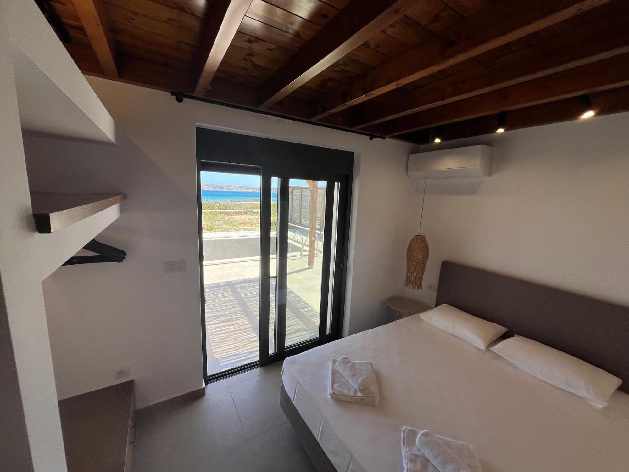Cato Agro 3, Seafront Villa With Private Pool Afiartis Bagian luar foto